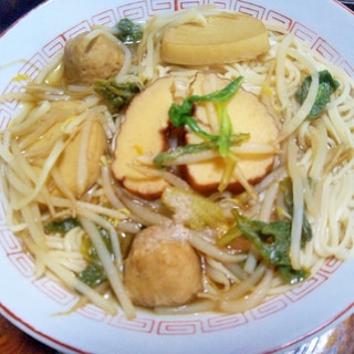 もやしリーフレタス鶏団子かまぼこ伊達巻ラーメン